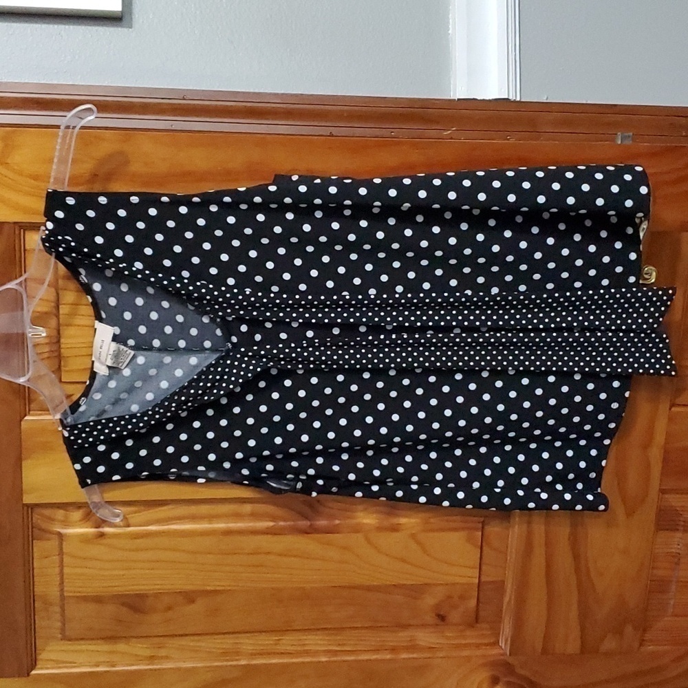Polka Dot Sleeveless Blouse with Tie Detail - Black/White
